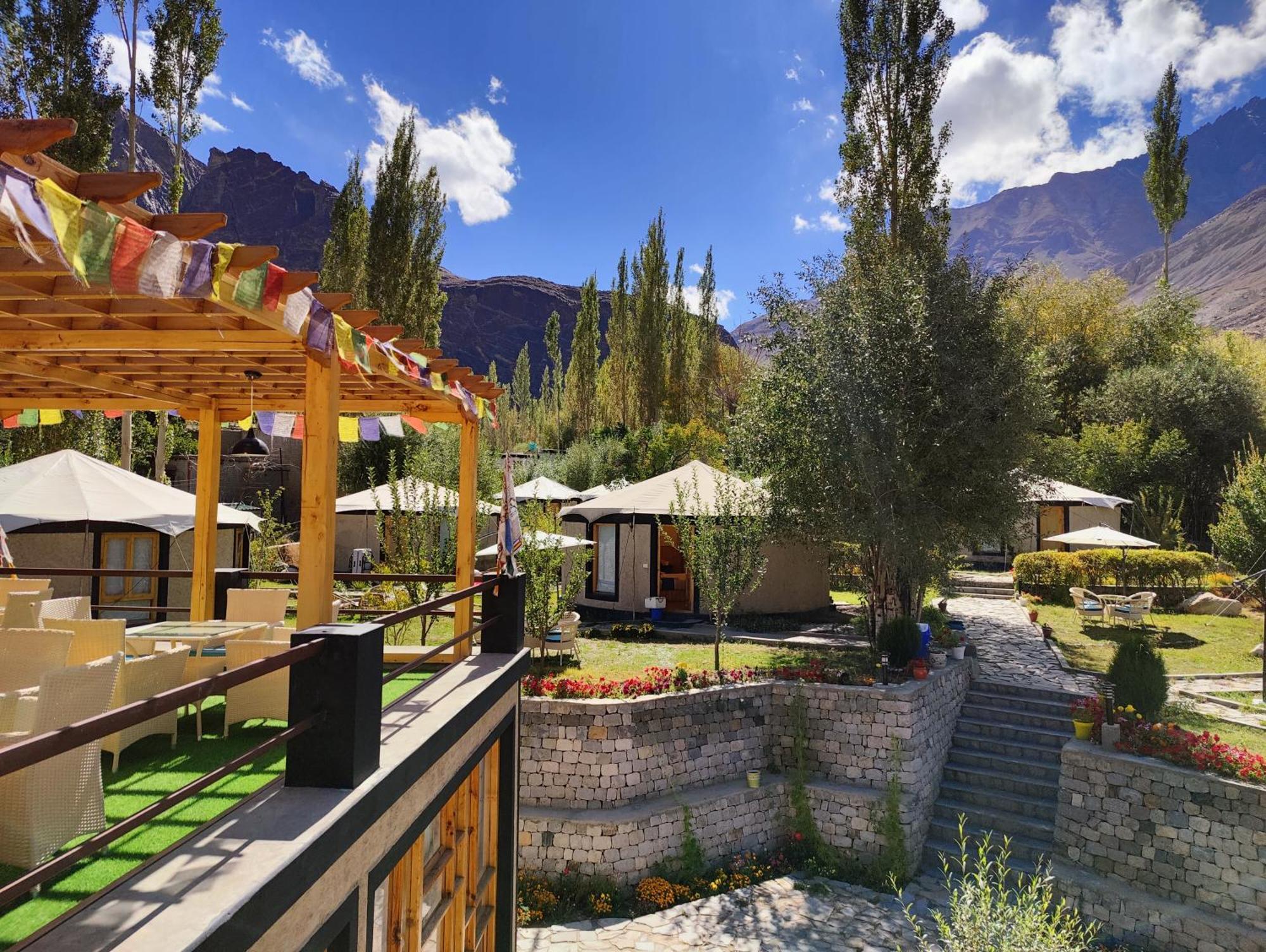 Mystique Meadows Earth Homes Hundar Kültér fotó
